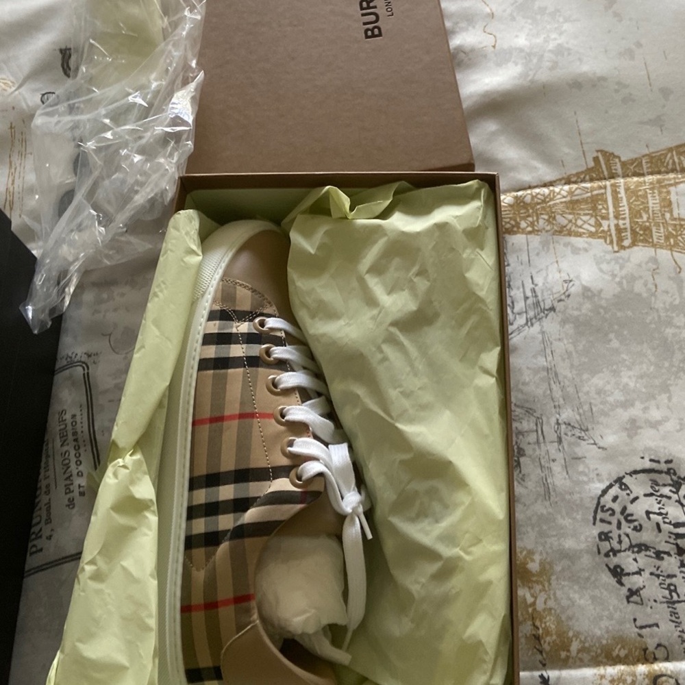 Burberry shoes
